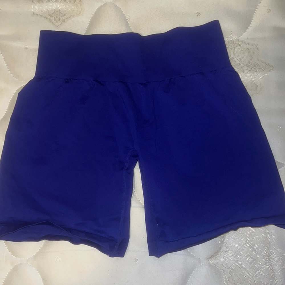 NVGTN solid seamless shorts in Cobalt Blue